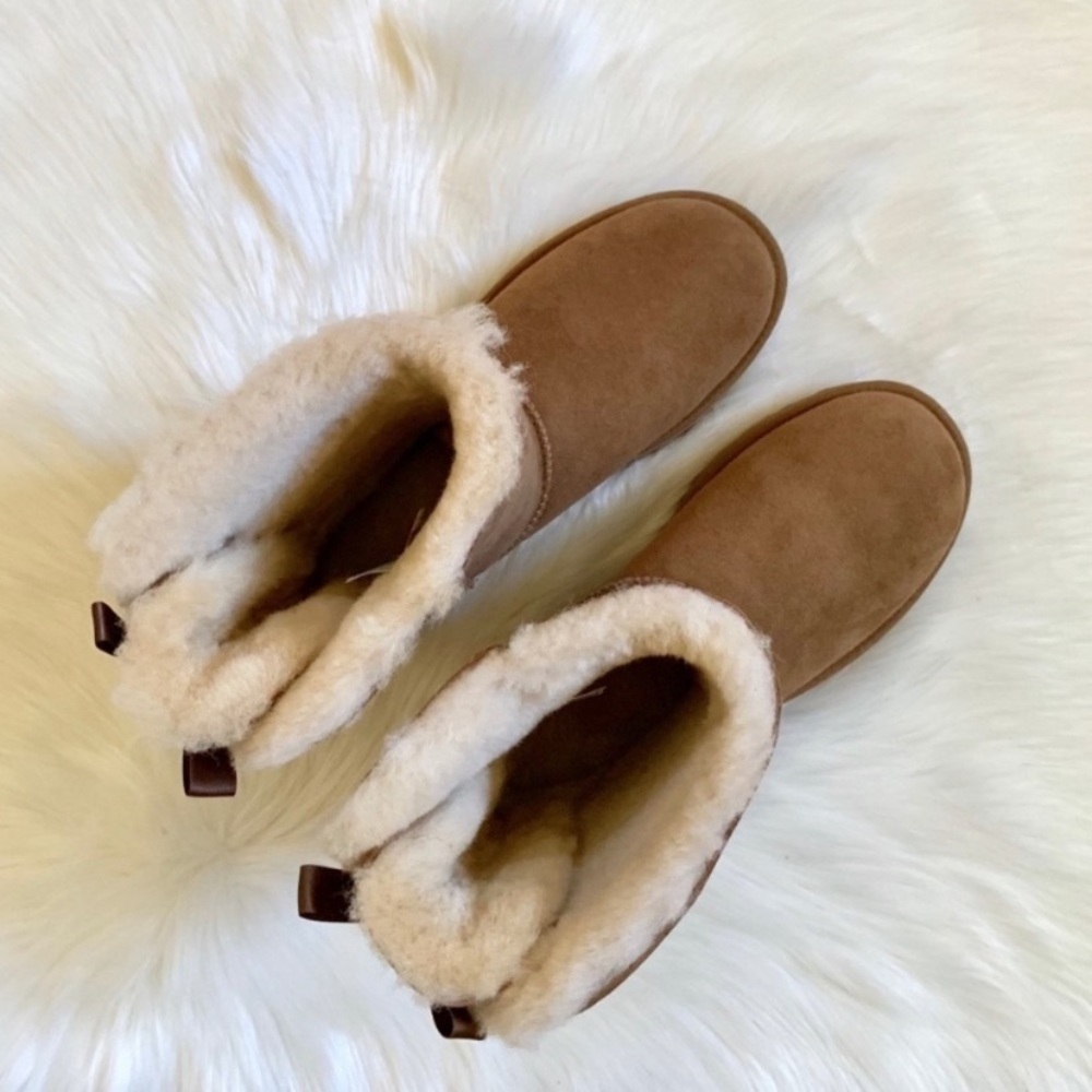 UGG Chestnut Bailey Bow II Boots - Picture 4 of 7